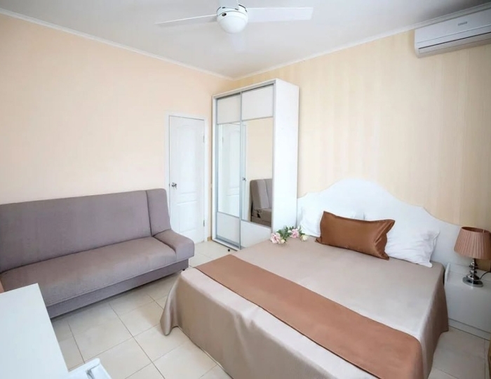 Комфорт в корпусе с верандой - Семейный отель «АзовЛенд» Золотое