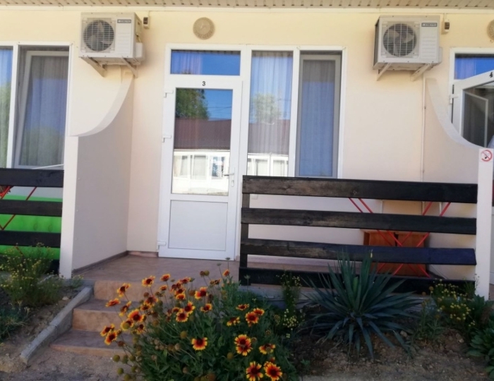 Комфорт в корпусе с верандой - Семейный отель «АзовЛенд» Золотое