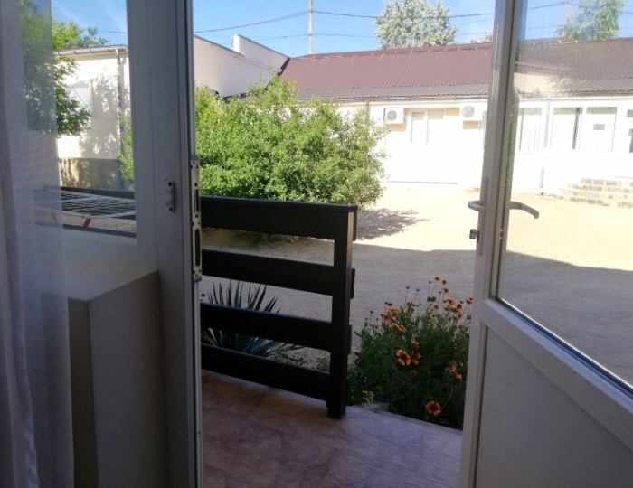 Комфорт в корпусе с верандой - Семейный отель «АзовЛенд» Золотое