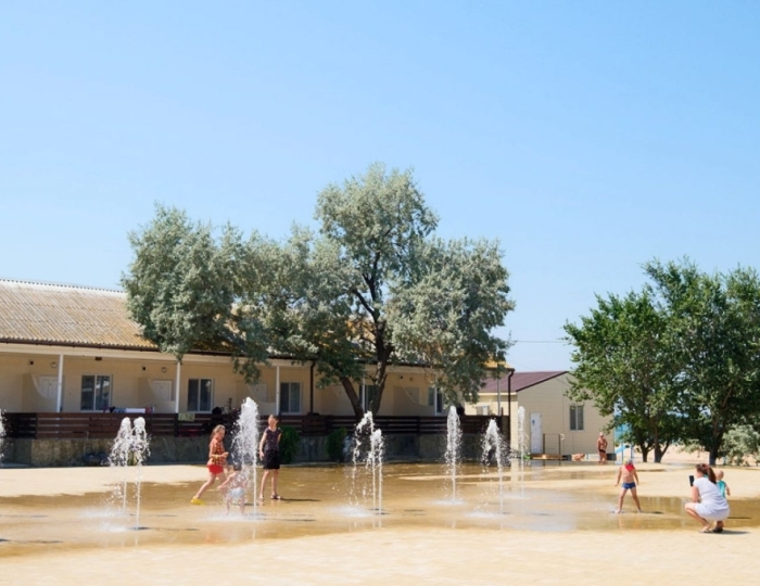 Комфорт в корпусе с верандой - Семейный отель «АзовЛенд» Золотое