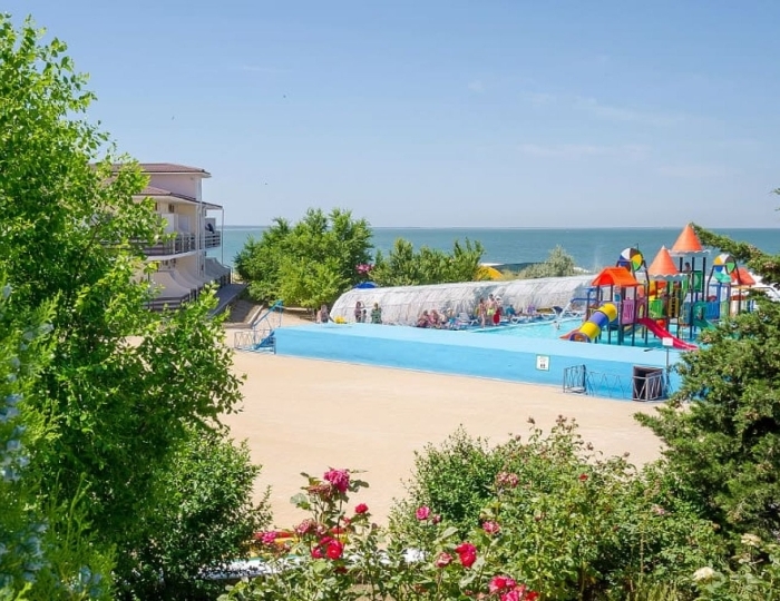 Комфорт плюс - Семейный отель «АзовЛенд» Золотое