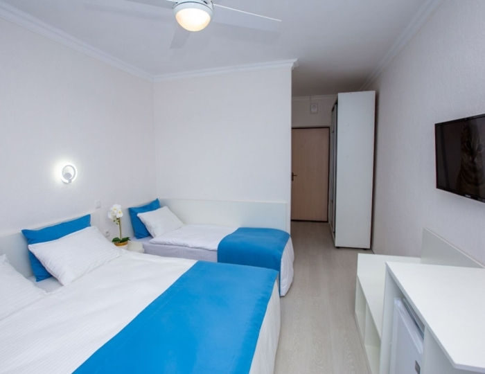 Комфорт плюс с видом на море - Семейный отель «АзовЛенд» Золотое